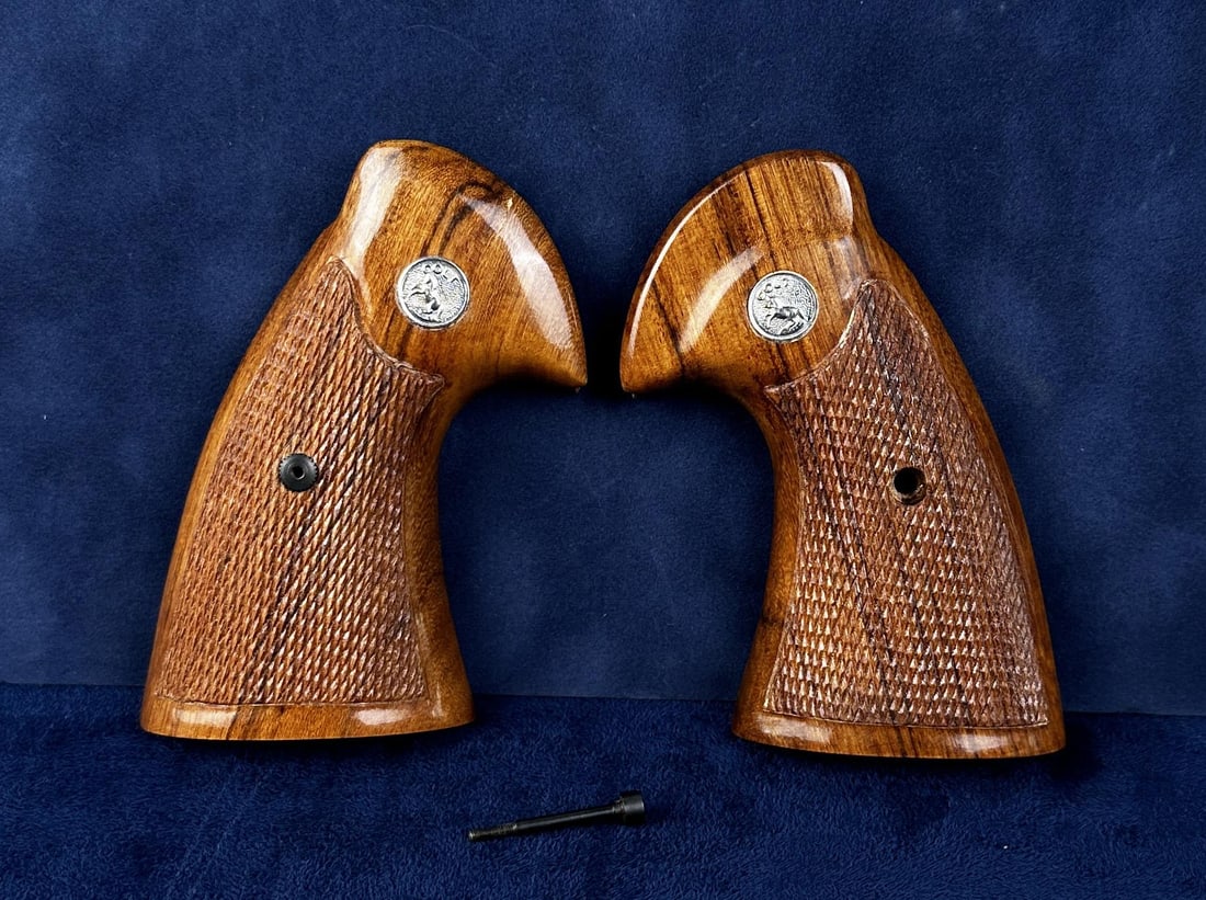Colt Python Factory Wood Pistol Grips: Very nice set.