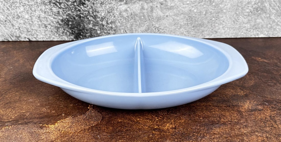 Pyrex Delphite 1063 Divided Casserole Dish: Nice example