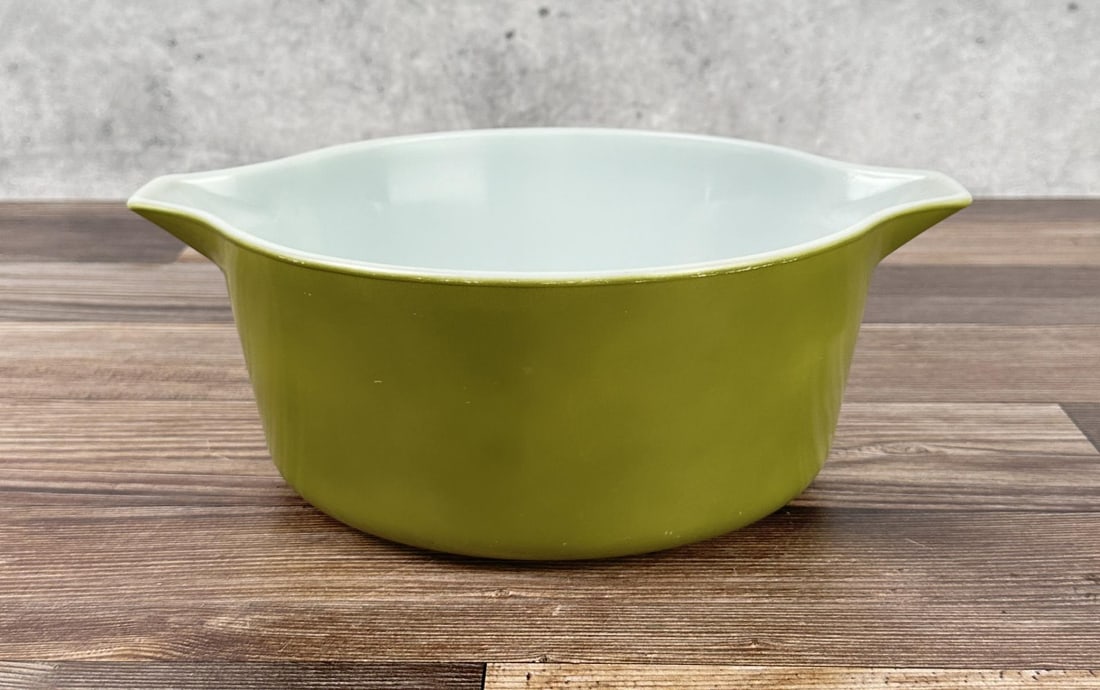 Pyrex 475 B Casserole Dish: 2 1/2 quart size.