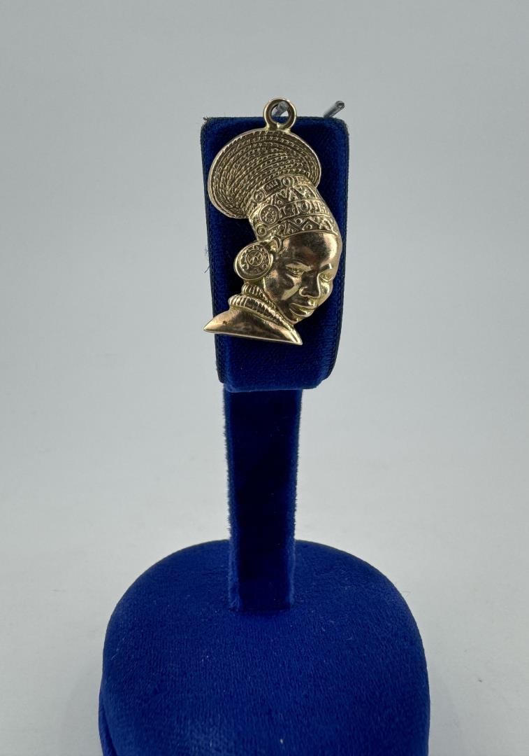 9K Gold African Lady Charm: 1 1/4" long by 1/2" wide. 5.0 grams.