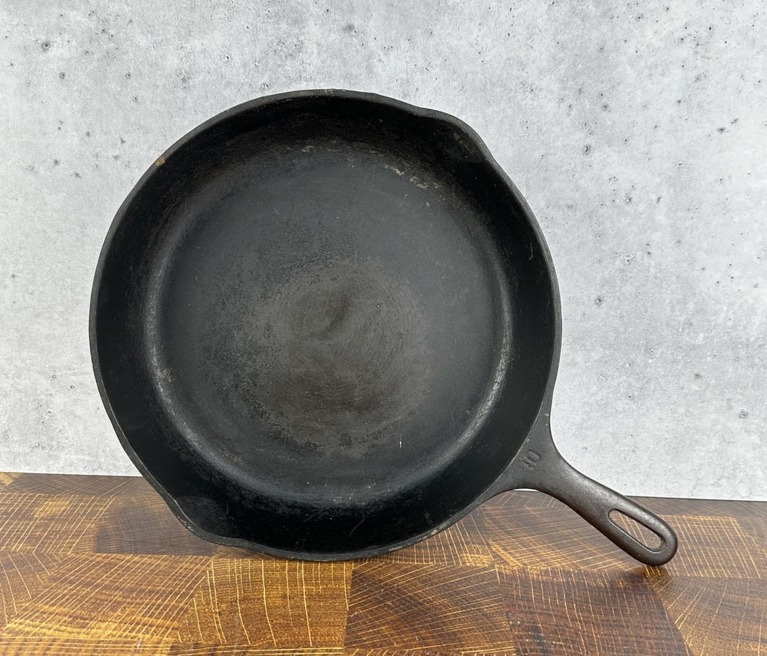 Wagner 10 Cast Iron Skillet Frying Pan (1 of 4)