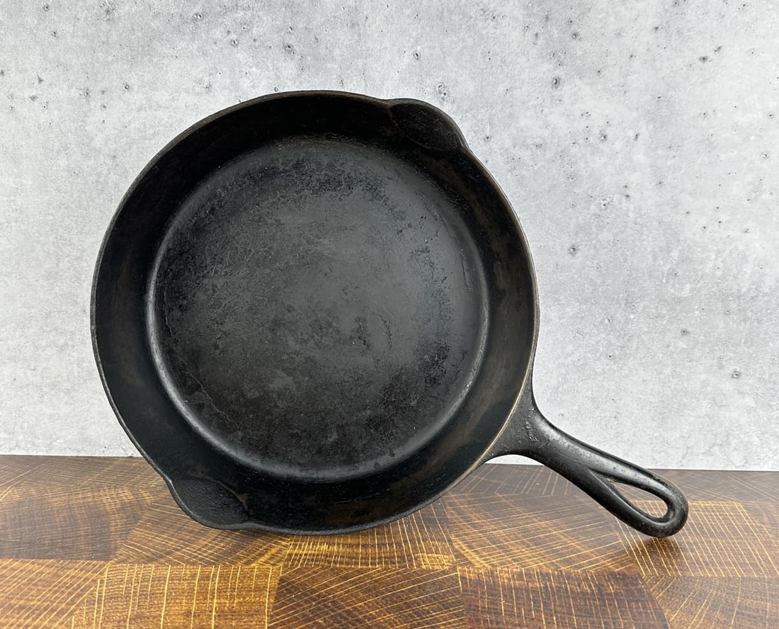 Griswold 701 7 Cast Iron Skillet Frying Pan (1 of 4)