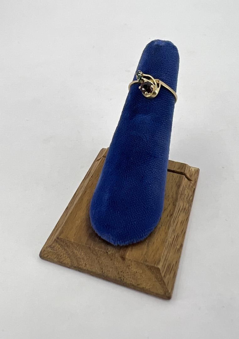 14K Gold Emerald & Garnet Ring: Size 4. 1.63 grams.