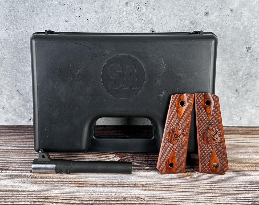Springfield Armory .45 Pistol Barrel Grips Box: Nice grouping.