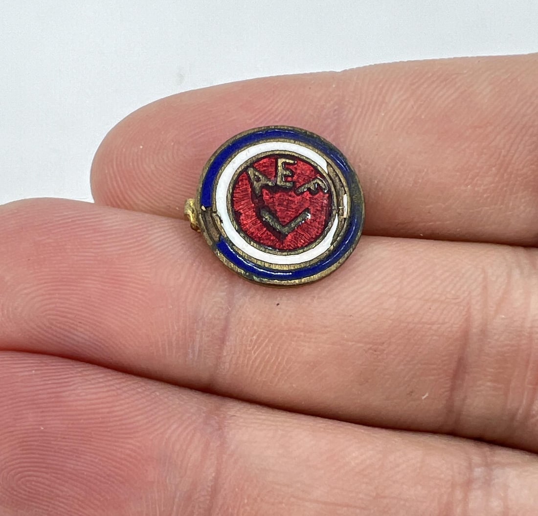 WWI WW1 US Army Expeditionary Forces Pin: 1/2" diameter.