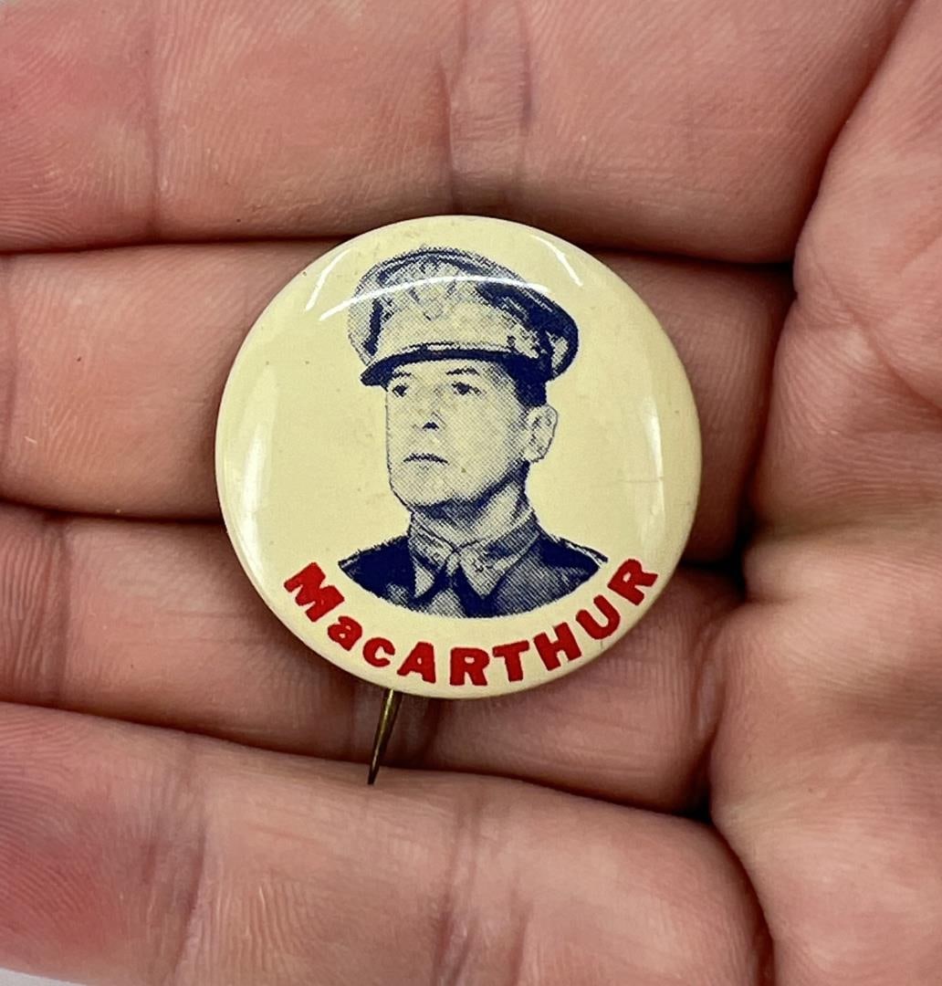 WW2 Douglas MacArthur Button: 1" diameter.