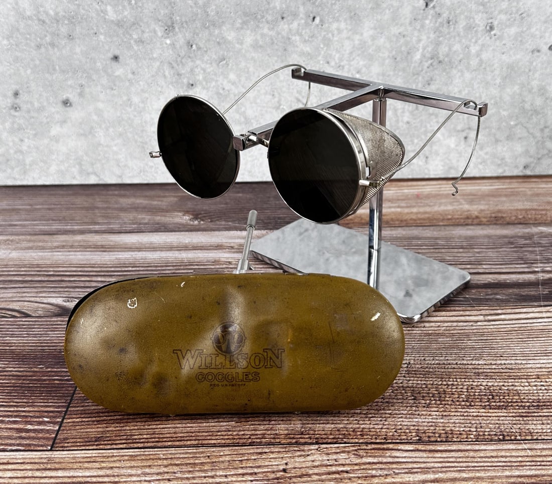 Antique Wilson N86 Safety Goggles: One ear loop is loose and needs to be reattached.