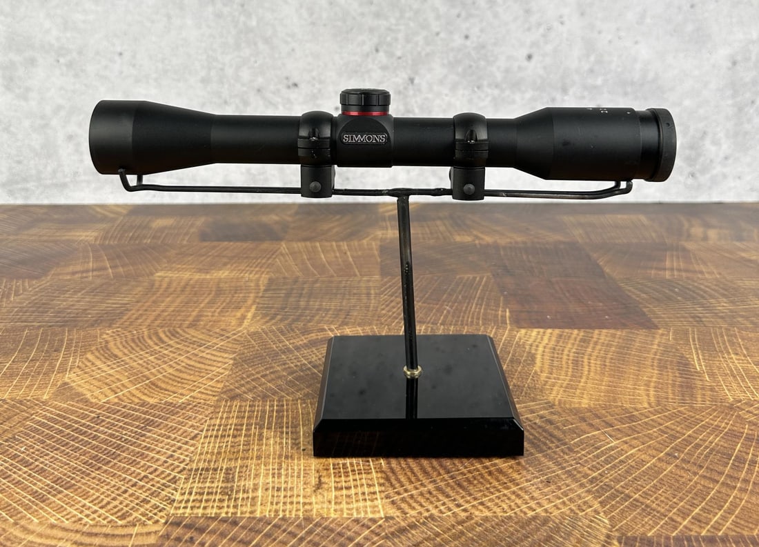 Simmons 22 Mag 4x32 Rifle Scope: Duplex Reticle.