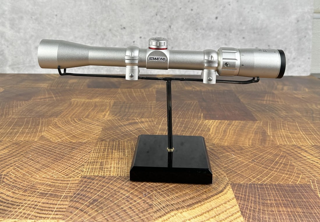Simmons 22 Mag 3-9x32 Rifle Scope: Duplex reticle.