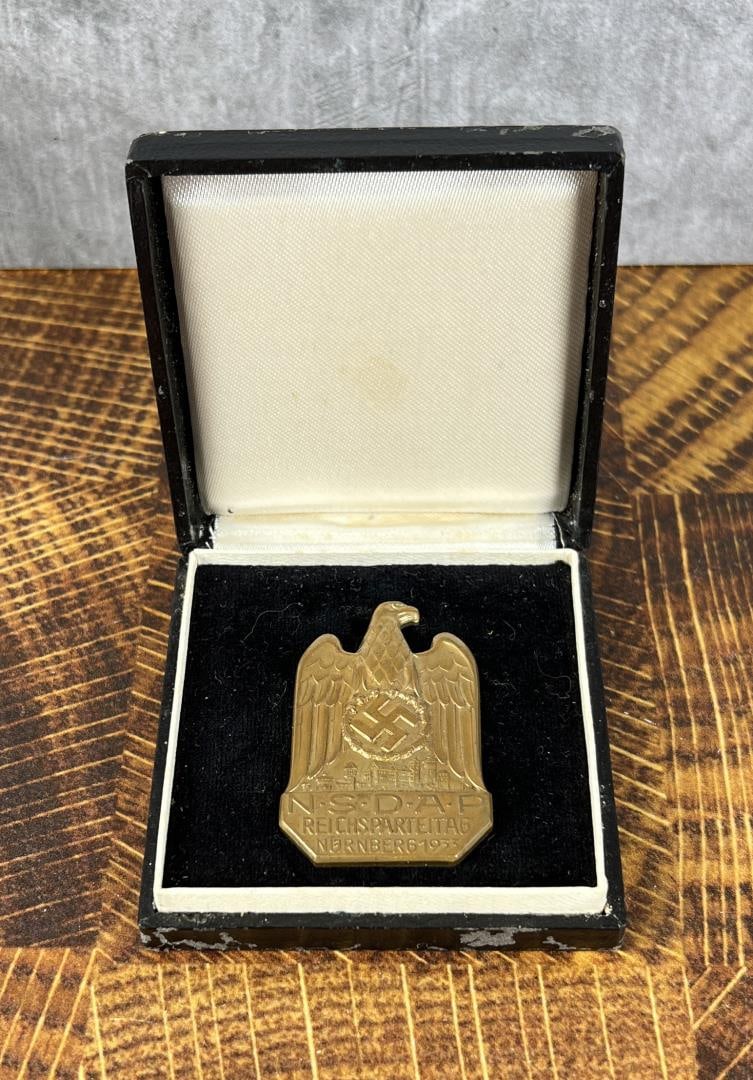WW2 1933 Reichsparteitag Tinnie Medal: Nice example in case.