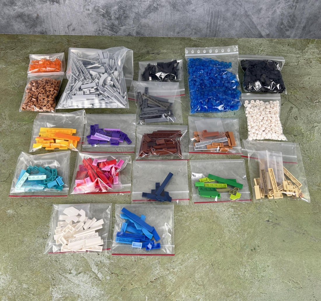 Large Grouping of Lego: Nice grouping.