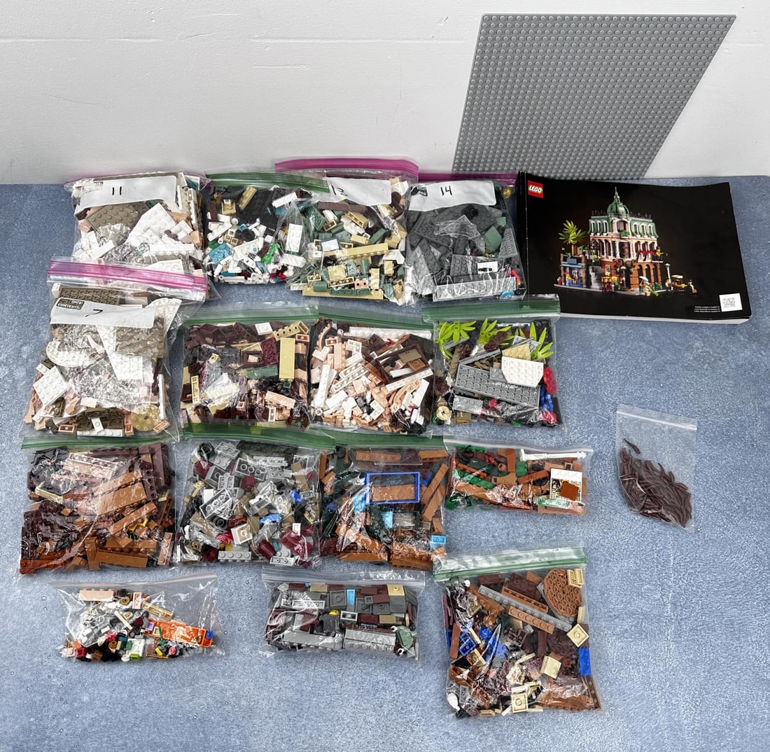 Lego Creator 10297 Boutique Hotel: No box.