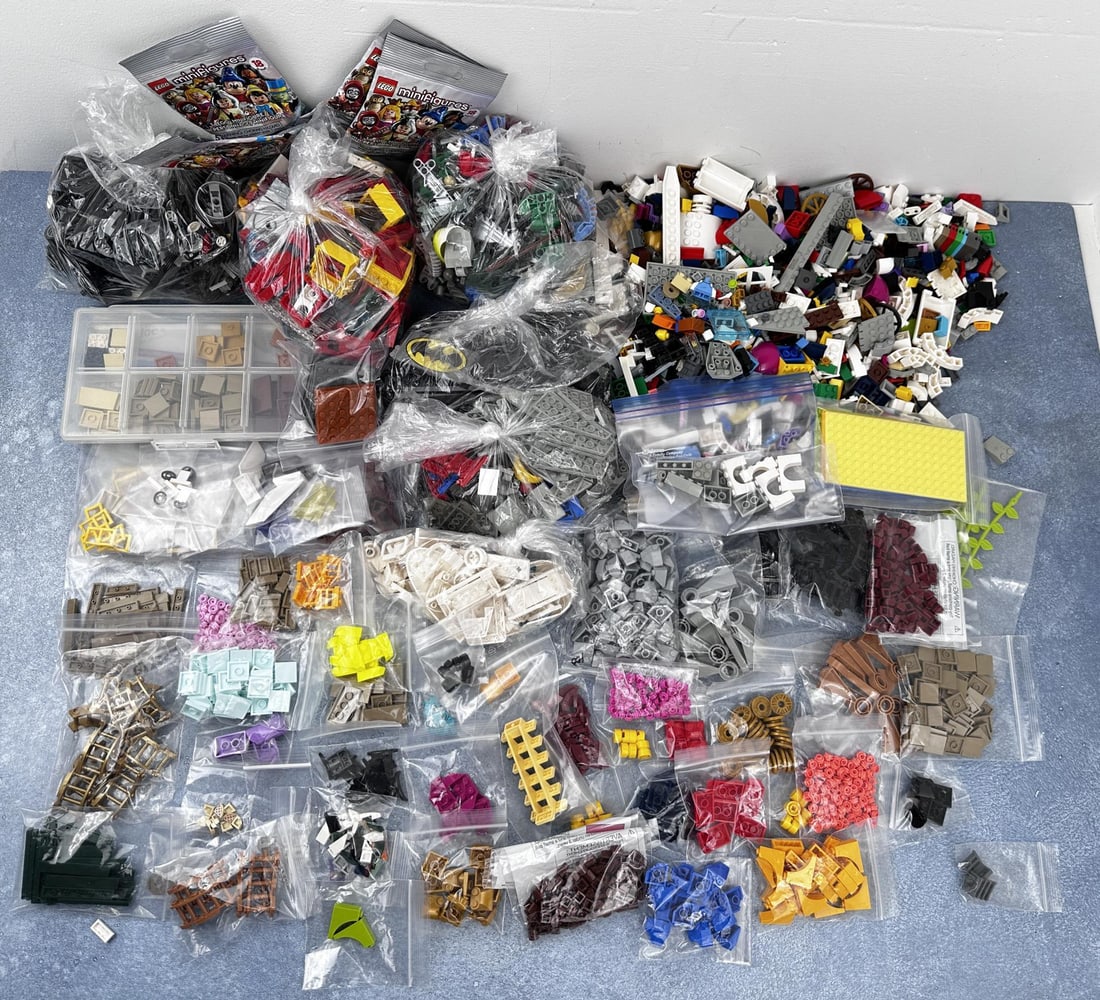 Large Grouping of Lego: Nice grouping.