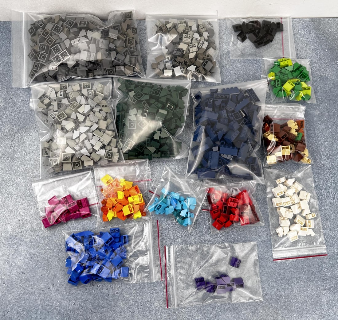 Large Grouping of Lego: Nice grouping.