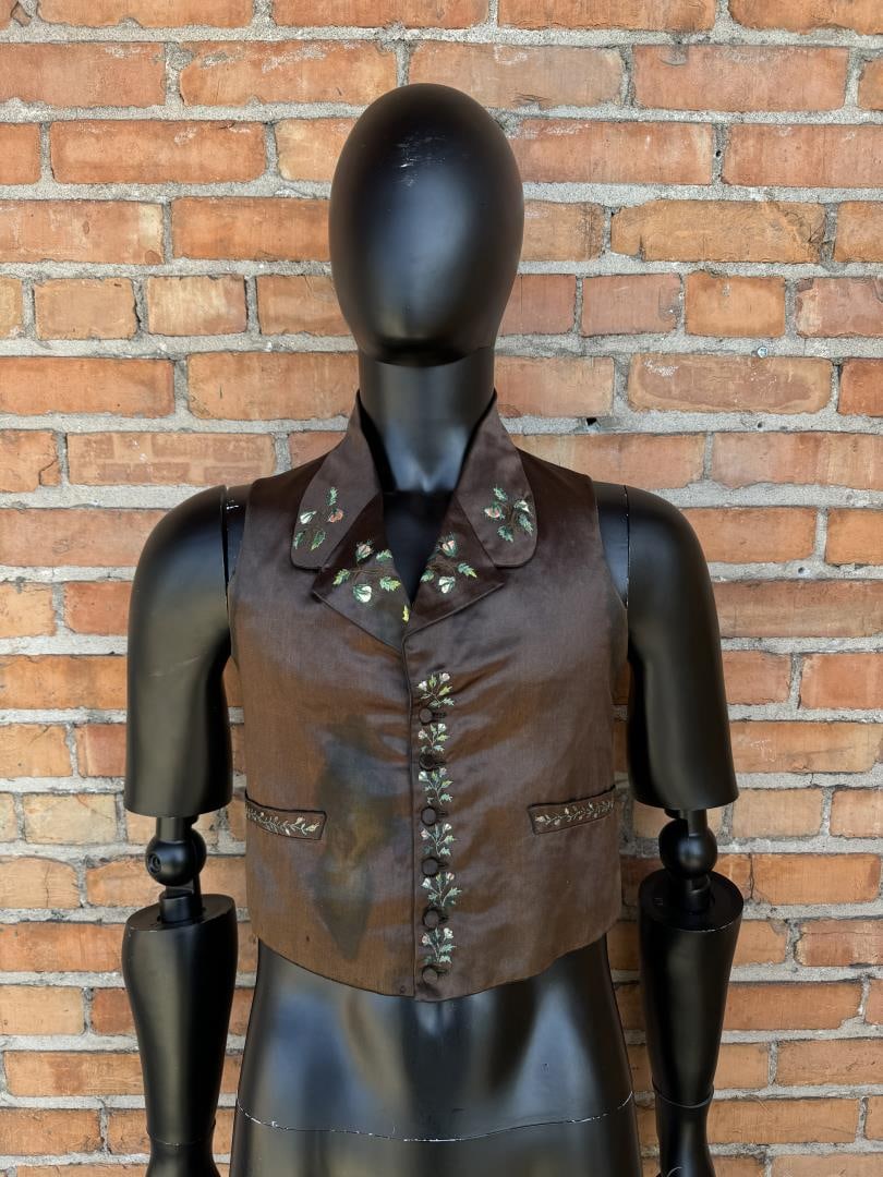 Antique Silk Montana Gamblers Cowboy Vest: Cinch Back. Gorgeous old vest. 16" armpit to armpit, 24" long.
