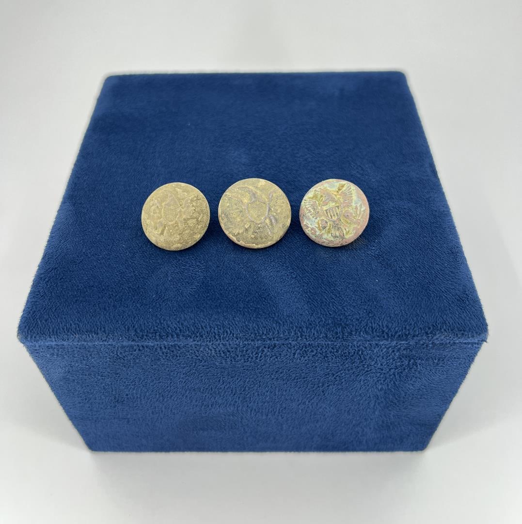 Civil War Union Coat Eagle Buttons (1 of 5)