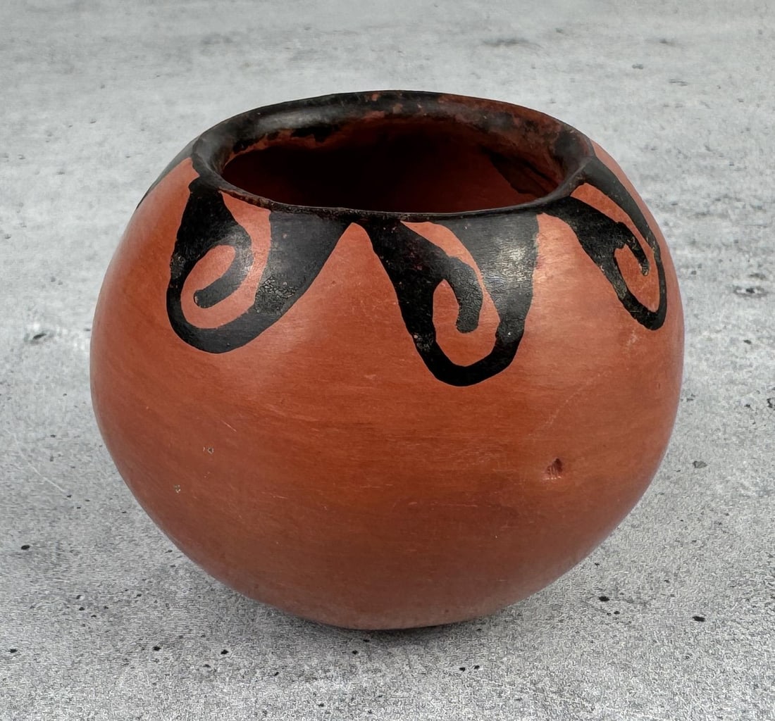 Phyllis Cerna Maricopa Indian Seed Pot (1 of 4)