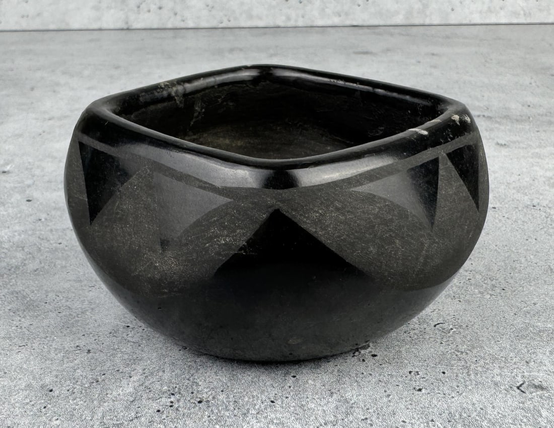 Anita L Suazo Santa Clara Pueblo Indian Pot (1 of 5)
