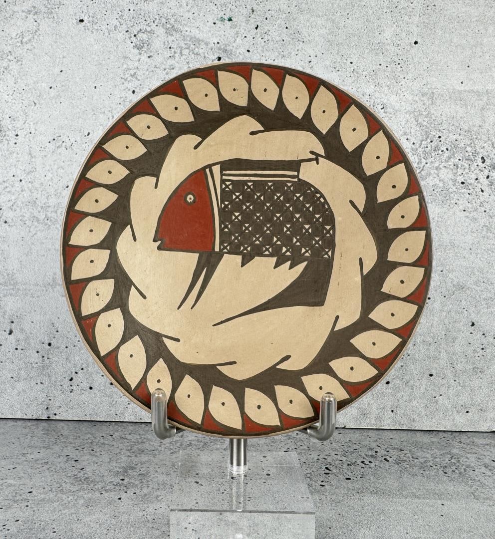Martha Hdez Mata Ortiz Pottery Fish Plate (1 of 5)