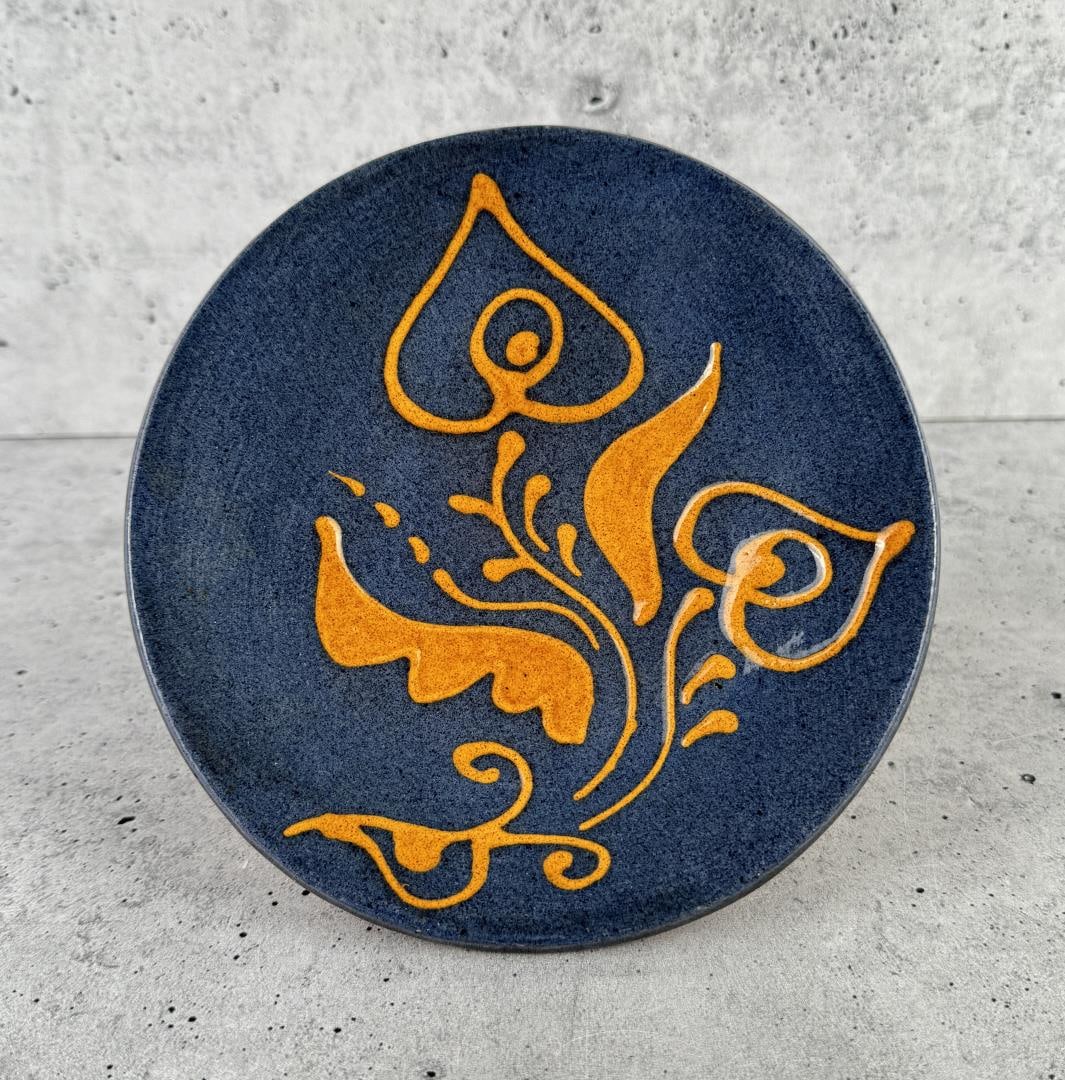 Turtle Creek Potters Slip Decorated Redware Plate: 6 1/2" in diameter.