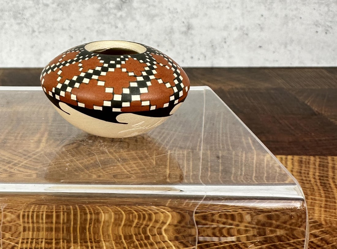 Julio Mora Mata Ortiz Miniature Seed Pot (1 of 5)