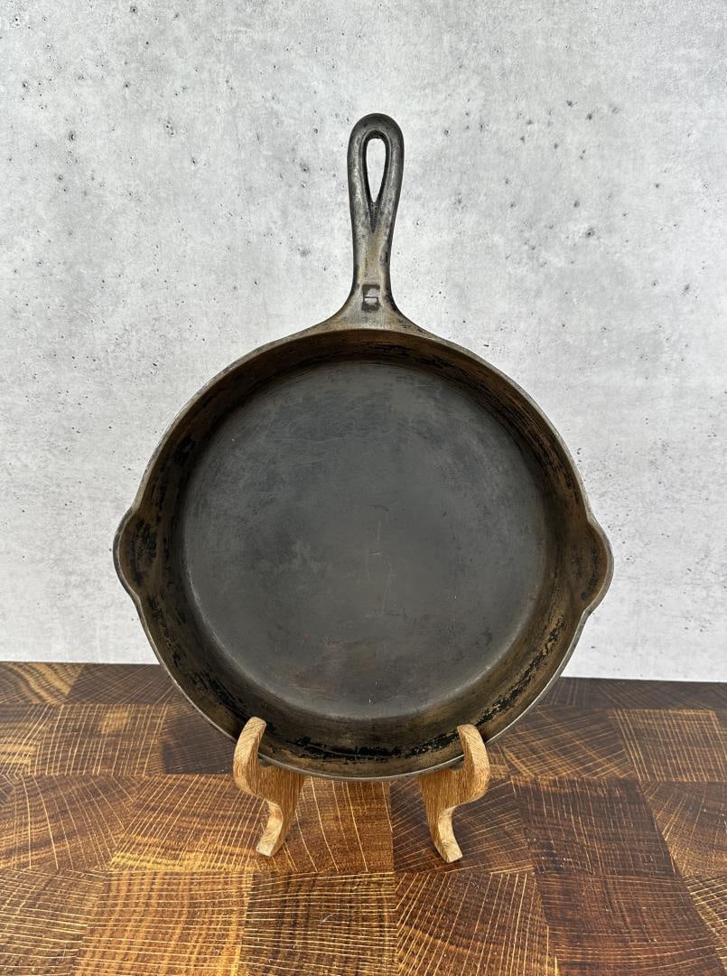 Griswold Number 9 Cast Iron Skillet (1 of 6)