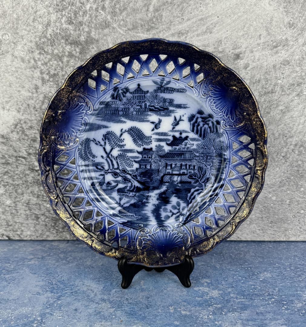 Empire Works Flow Blue Willow Reticulated Plate: 9 1/4" in diameter.