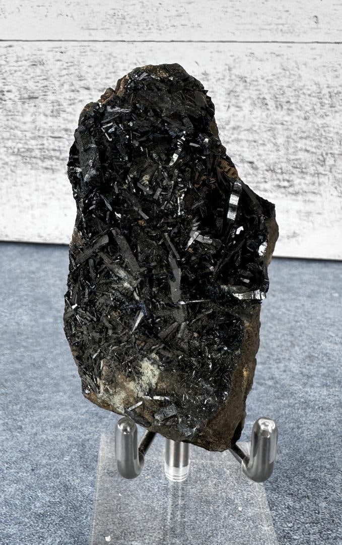 Sphalerite Crystals on Matrix Montana Specimen: 136 grams. 3 1/4" by 1 5/8" by 1 1/4". Provenance: From the Estate of Kitty's Copper Shop Butte Montana.