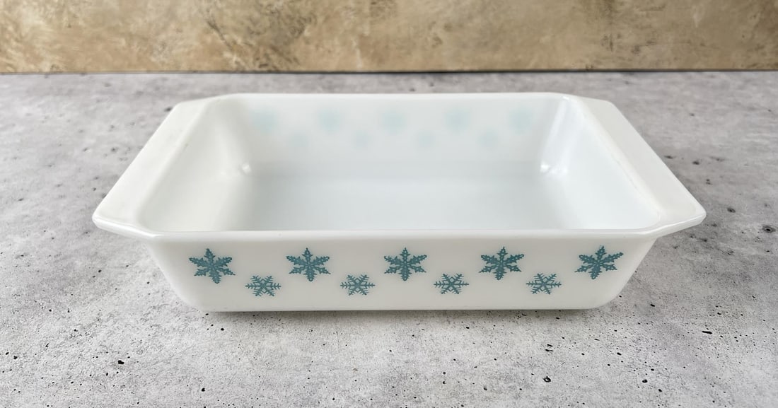Pyrex Snowflake 575-B 2qt Casserole (1 of 6)