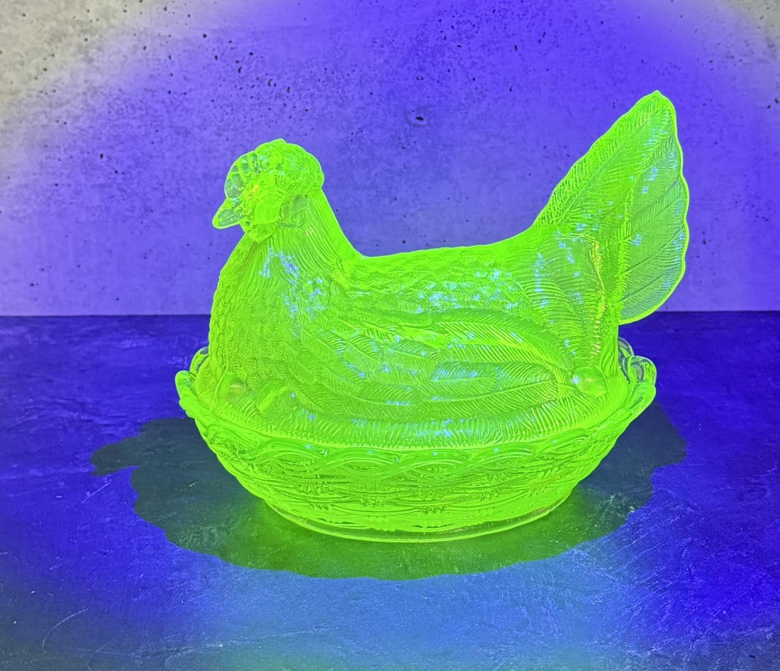Uranium Vaseline Glass Hen on Nest (1 of 7)
