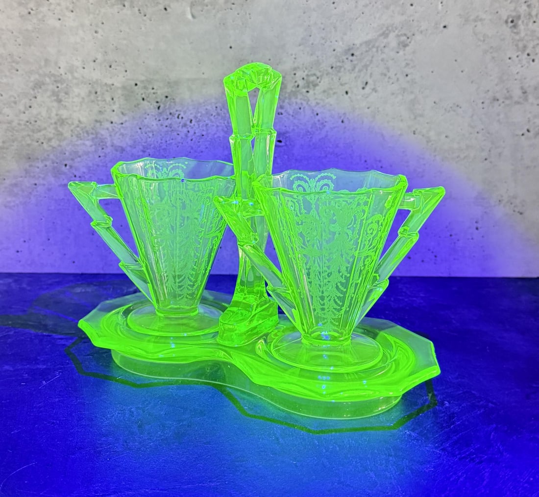 Cambridge Uranium Vaseline Glass Creamer Sugar (1 of 9)