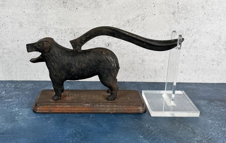 Cast Iron Old Dog Tray Nutcracker