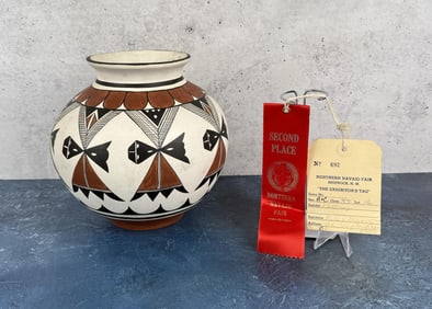 Ruth Begay Navajo Indian Pot w/ Ribbon