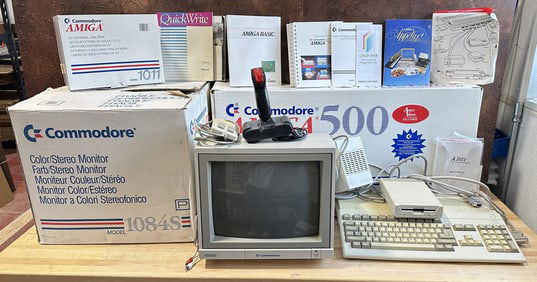 Commodore Amiga 500 1084S 1011 Computer
