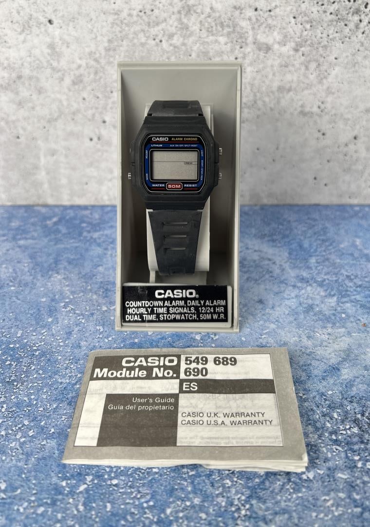 Vintage Casio W-71 Watch (1 of 7)