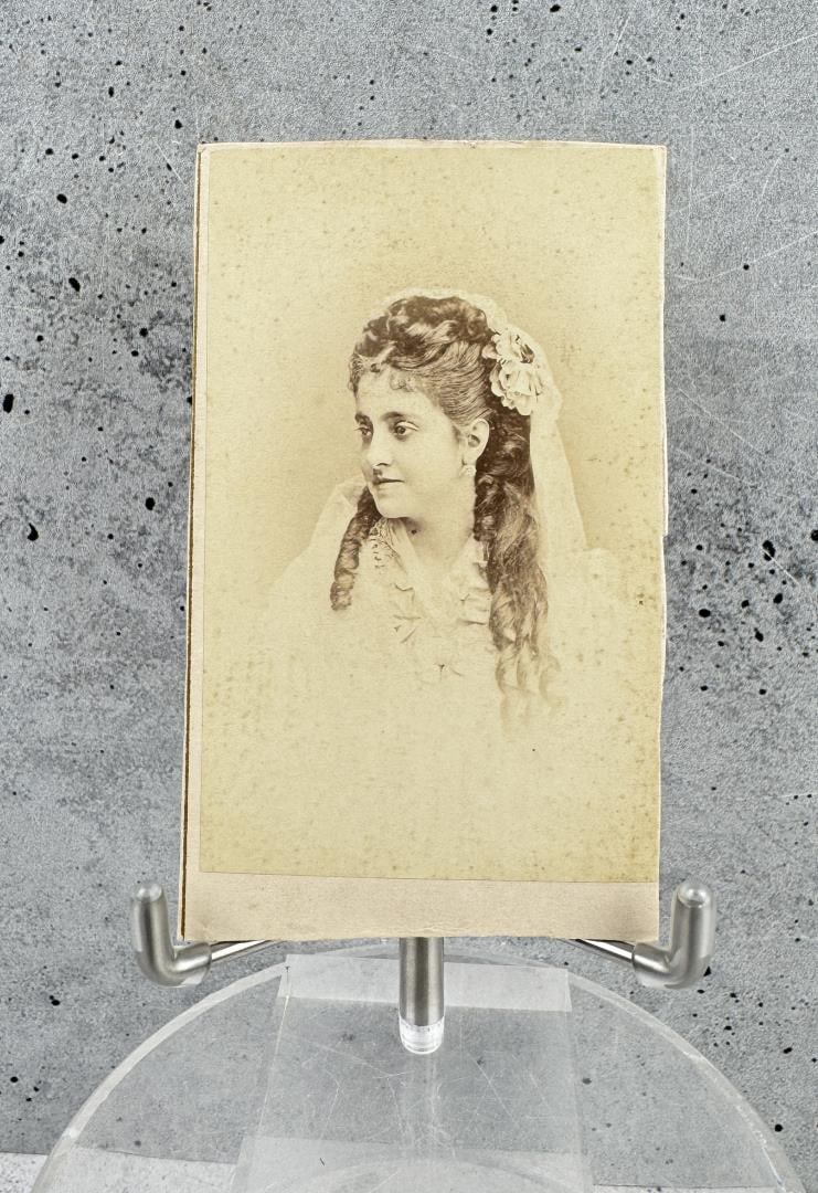 Adelina Patti Italian Opera Singer CDV Photo: 3 3/4" by 2 1/4".