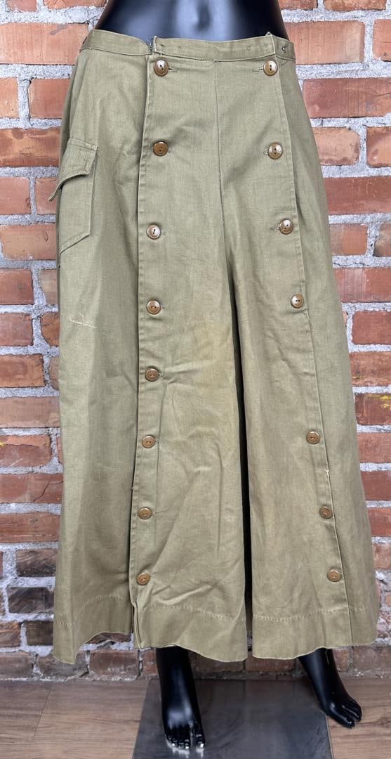 WW2 Woman's Army Corps WAC Skirt: Waist measures 15" across and skirt is 33 1/2" long.
