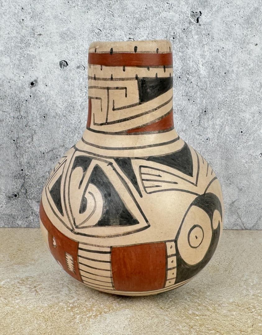 Manuel Maria Olivas Casa Grande Pottery Vase: 5" tall by 3 3/4" in diameter.