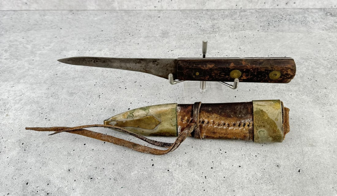 Antique Frontier Skinning Knife & Sheath (1 of 3)