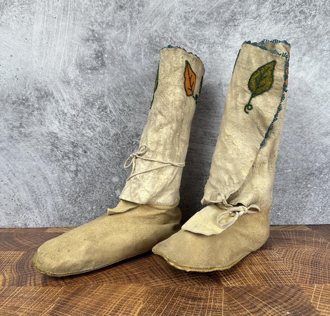Plateau Native American Indian Beaded Moccasins (1 of 10)