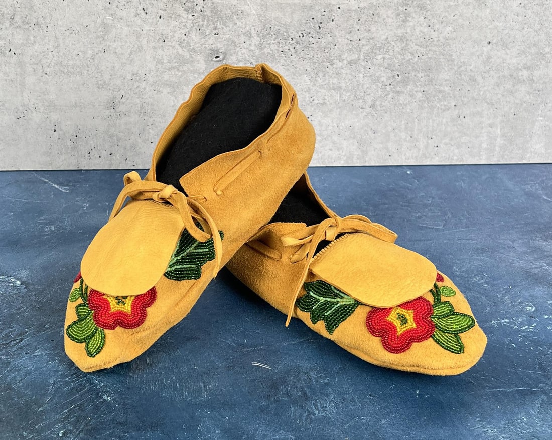 Cree Native American Indian Beaded Moccasins (1 of 6)