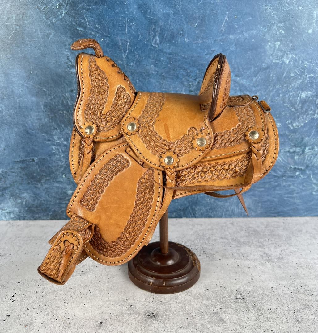 Large Salesman Sample Tooled Leather Cowboy Saddle (1 of 13)