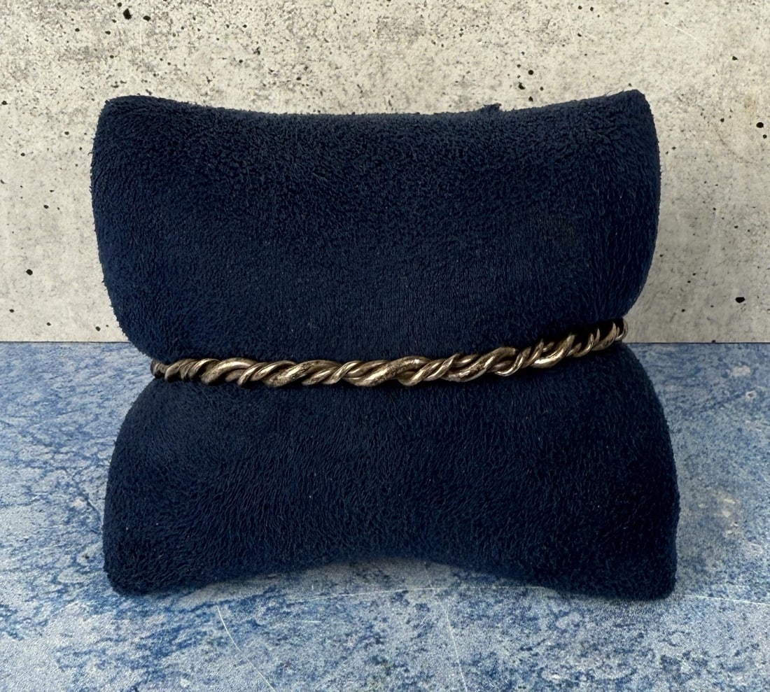 Navajo Sterling Silver Bangle Bracelet (1 of 4)