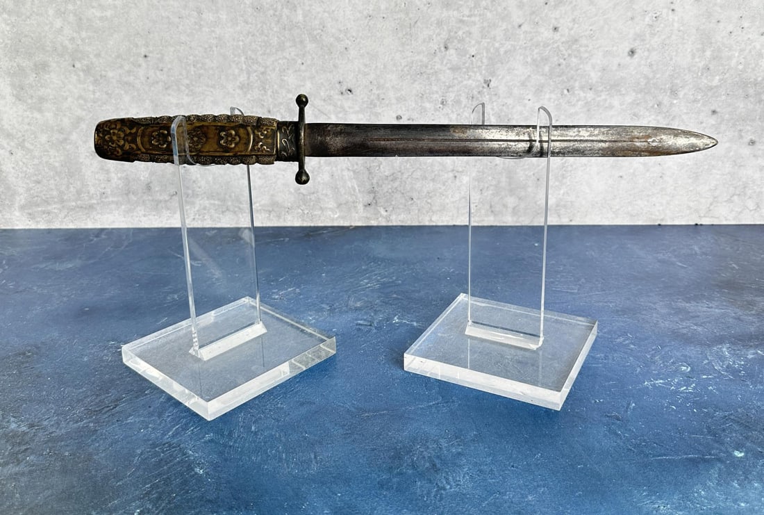 WW2 Chinese Nationalist Army Officer Dagger: 15" long overall. Hilt measures 2 1/4" wide.