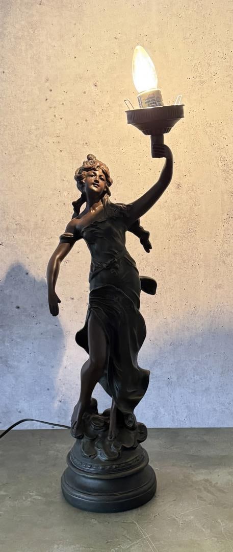 August Moreau Cast Table Lamp (1 of 7)