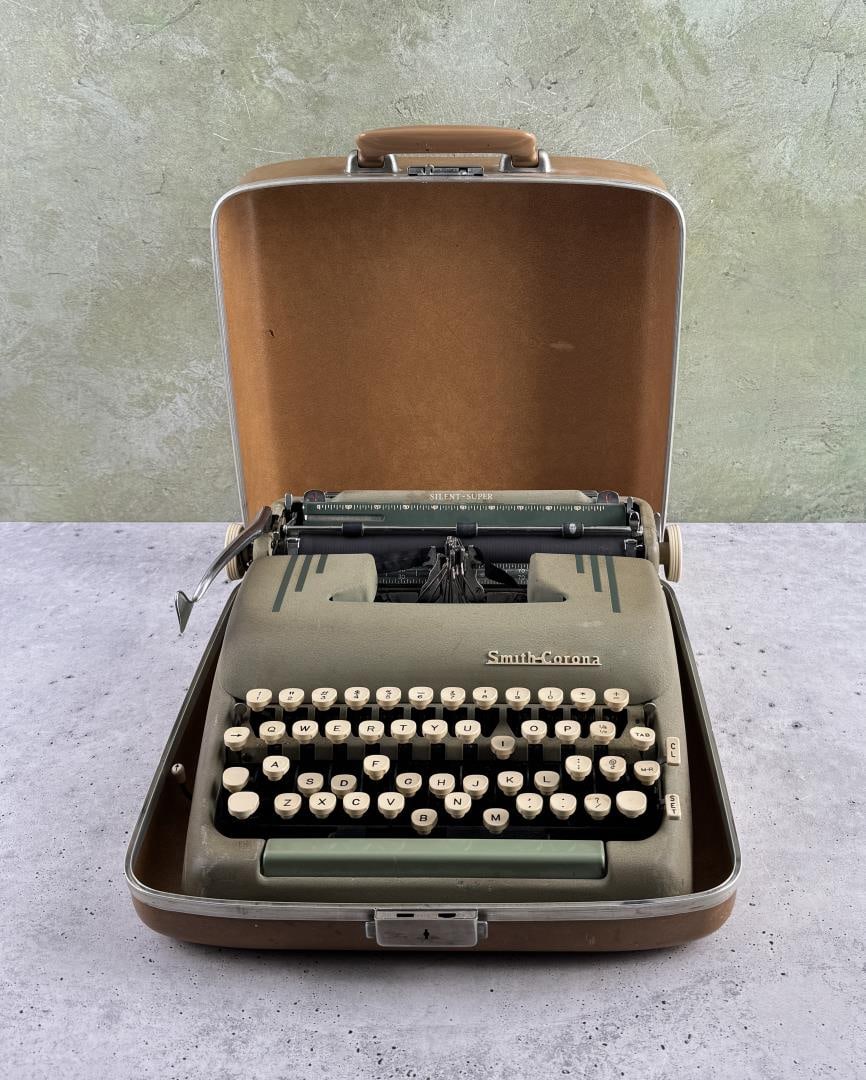 Smith Corona Silent Super Typewriter (1 of 12)