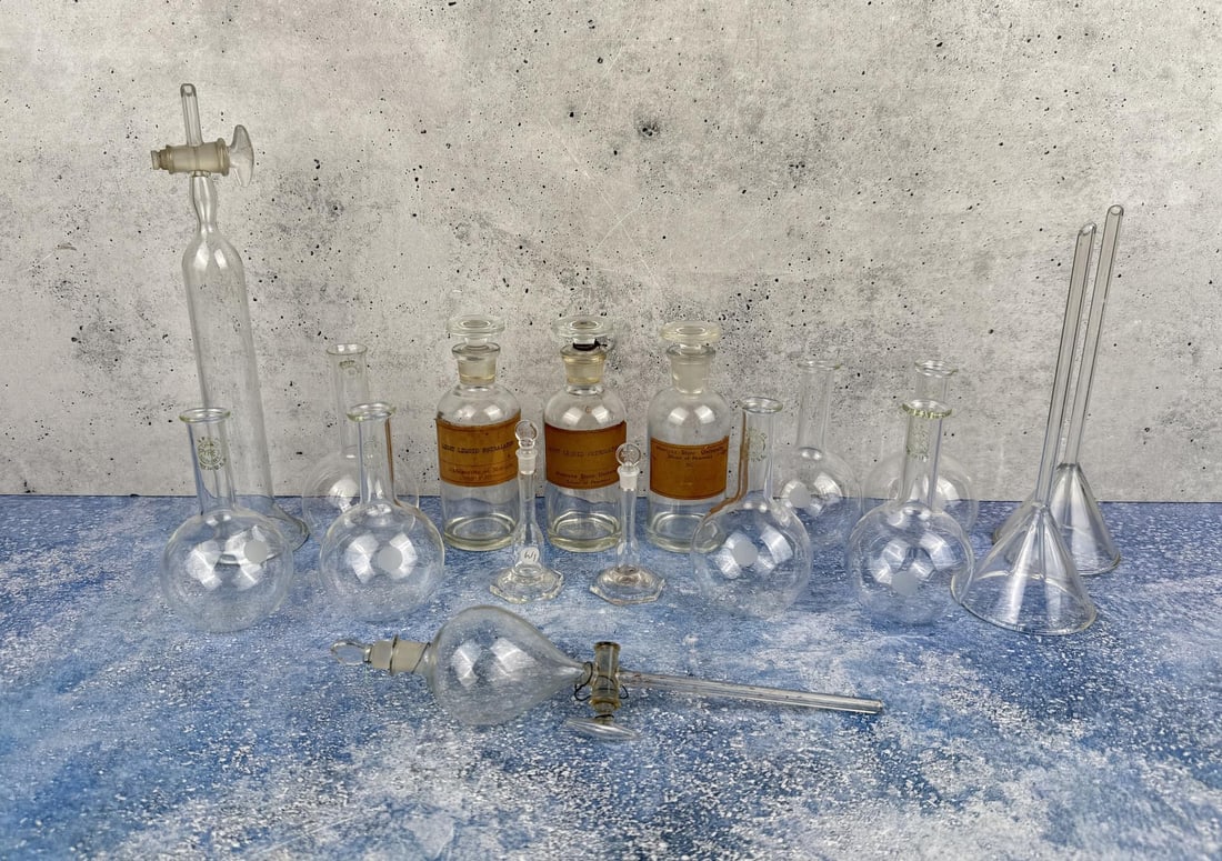 Antique Pharmacy Apothecary Laboratory Glassware (1 of 8)