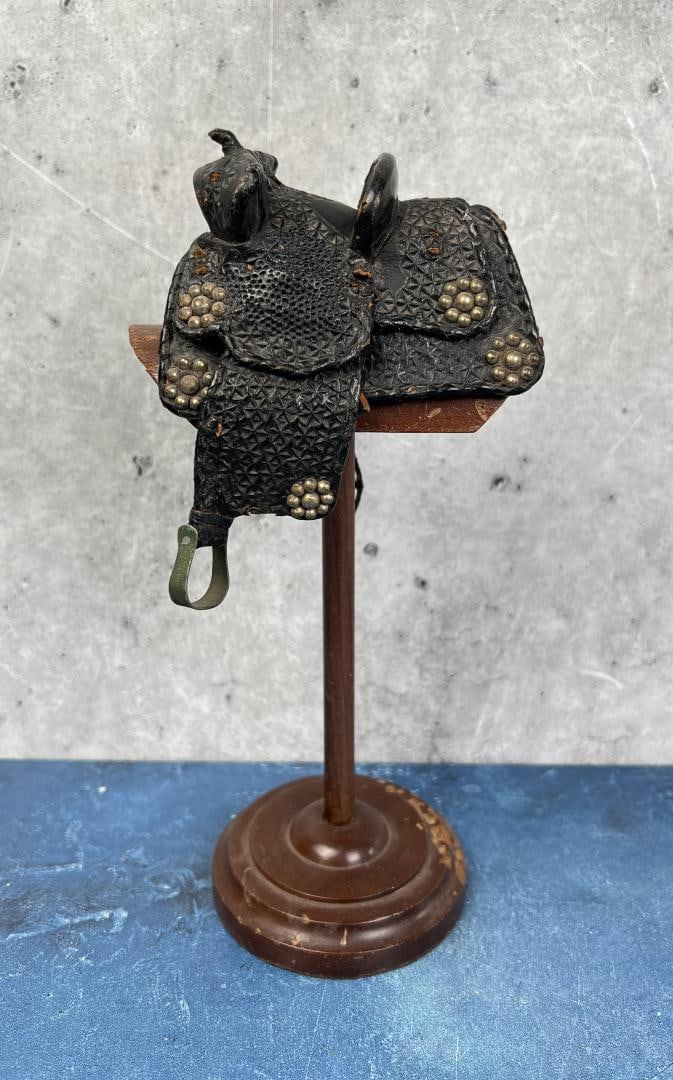 Salesman Sample Tooled Leather Cowboy Saddle (1 of 6)