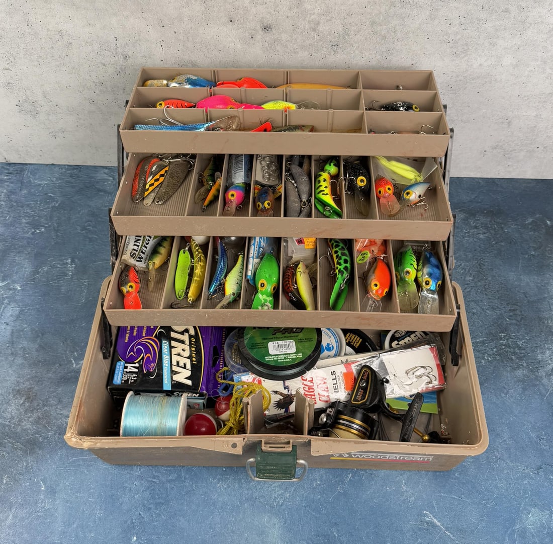 Vintage Tackle Box Full of Fishing Lures (1 of 5)