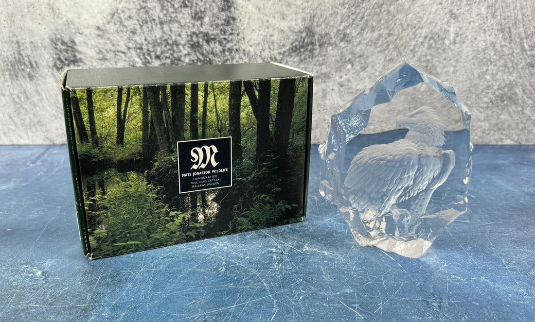 Mats Jonasson Wildlife Crystal Eagle Paperweight (1 of 4)
